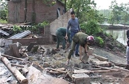 Mưa lốc ở Quảng Ninh, nhiều nhà tốc mái